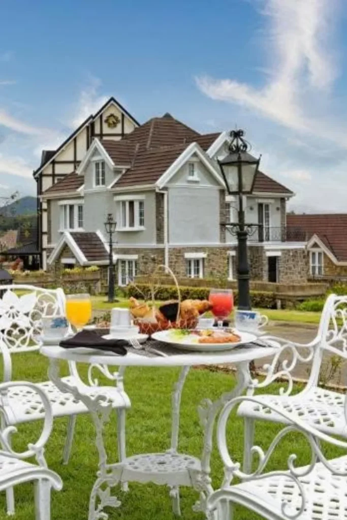 the Courtyard English Cottage